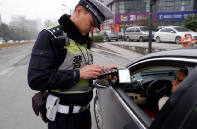 基于超高频RFID手持终端在交通执法上的应用